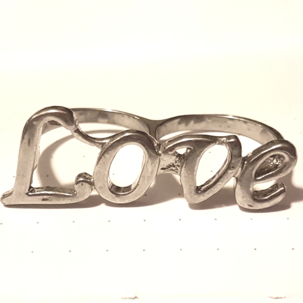 Love Ring - Picture 2 of 16